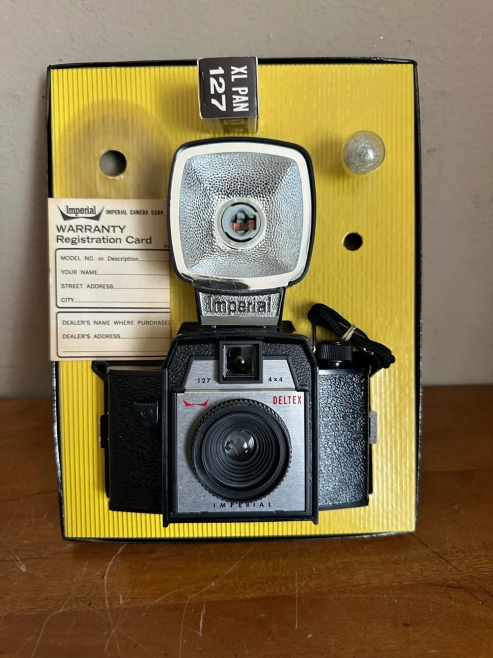Collectible Vintage 1960's Imperial Delta 127 Flash 7-Piece Camera Original Box